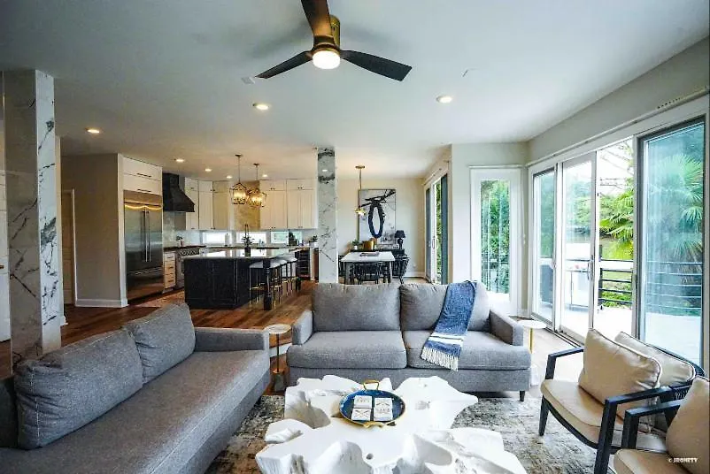 Modern Luxury Lakefront Oasis With Private Pool & Sunsets-1