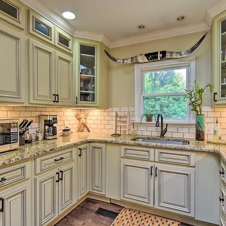 Charming Charlotte Cottage On A Half Acre!-3