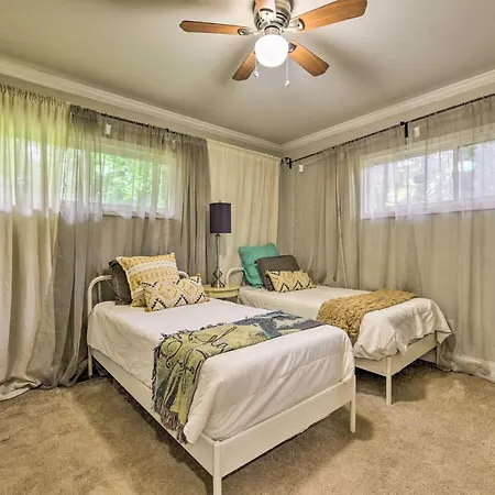 Charming Charlotte Cottage On A Half Acre!-2