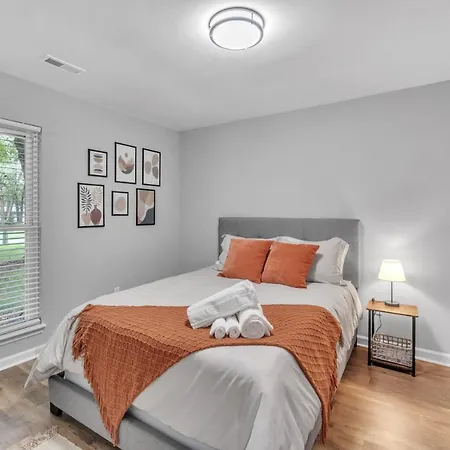 Charming 3Br Retreat In Charlotte Home-3