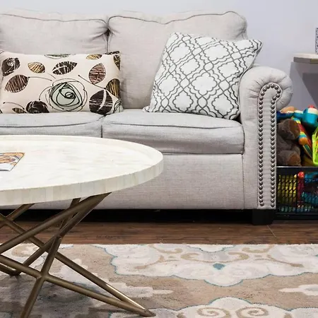 Modern Family Retreat - Great For Relocation/Remote Workers-2